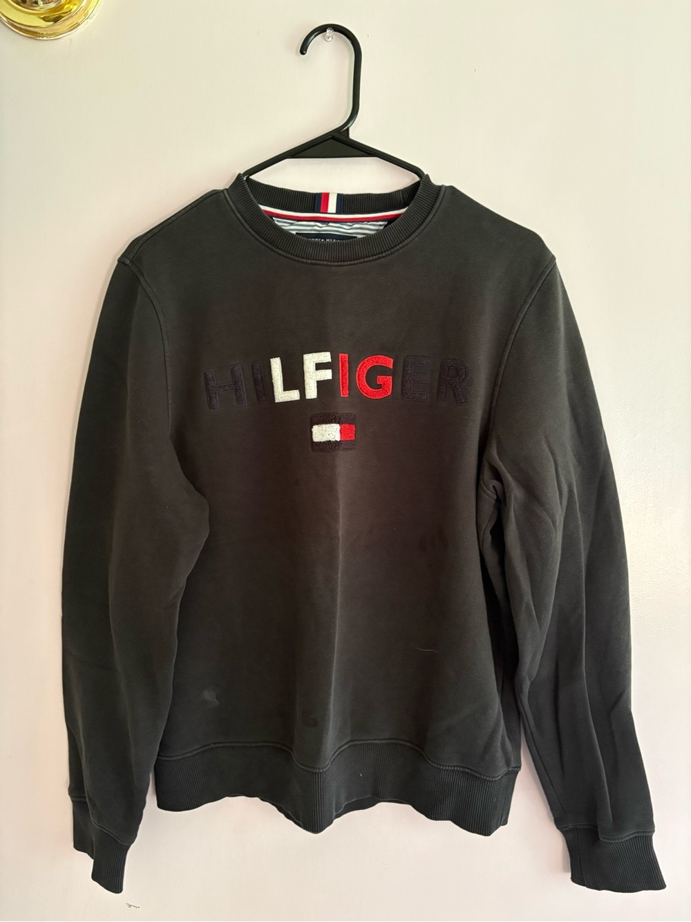Tommy Hilfiger Black Crewneck Sweatshirt with Signature Logo Trim